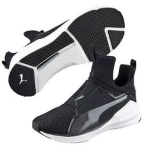 Womens puma fierce core sneakers- 7.5